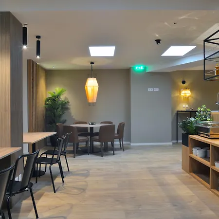 斯波特特林达德公寓 *